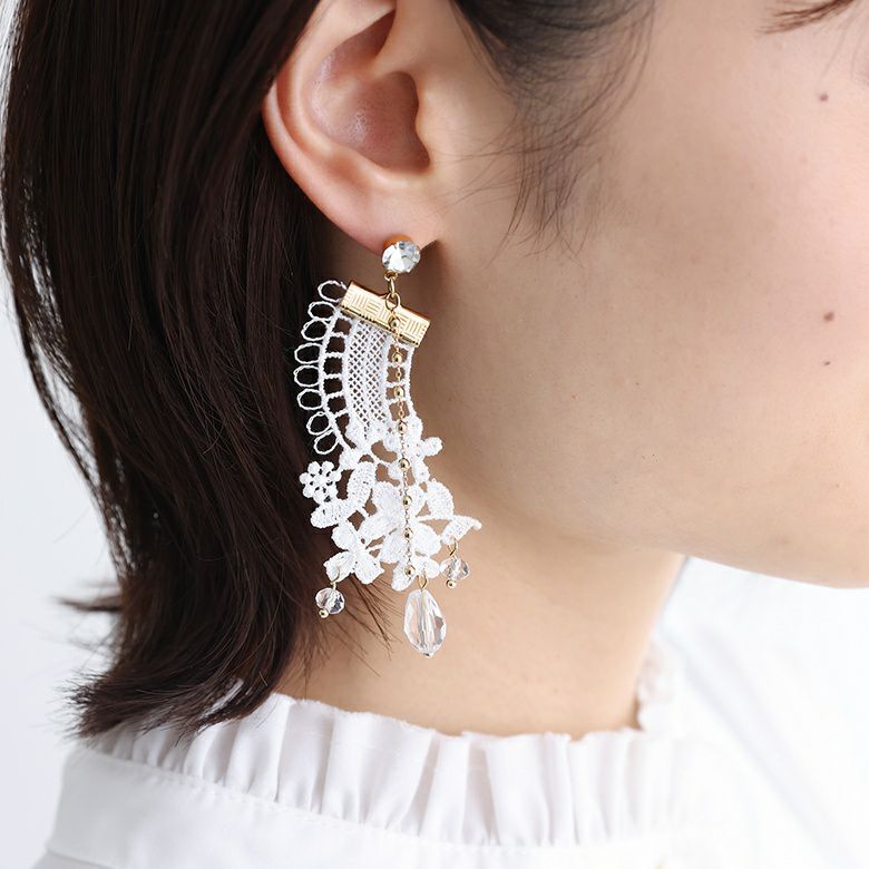 透かし花柄レースデザインピアス』