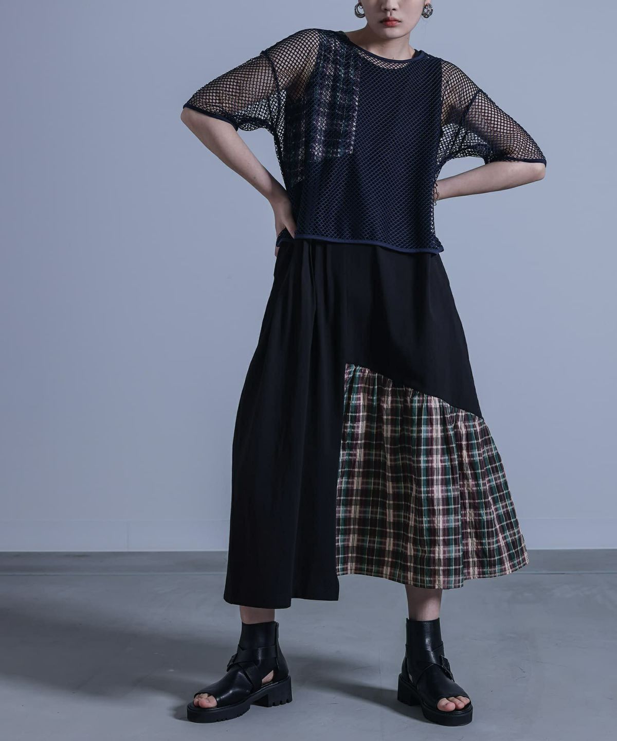 メッシュTシャツ×チェック柄切替タンクワンピースセット【20】 1(M~L) ブラック メッシュTシャツ×チェック柄切替タンクワンピースセット【20】 1(M~L) ブラック