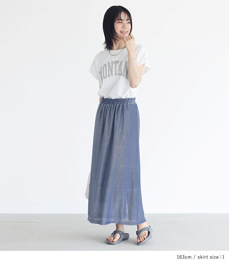 セブンイレブン 冬ギフト カタログ カレッジロゴ風フレンチ袖Tシャツ×ラメナローロングスカート トップス
