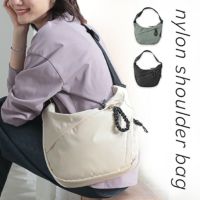 ナイロンショルダーバッグ