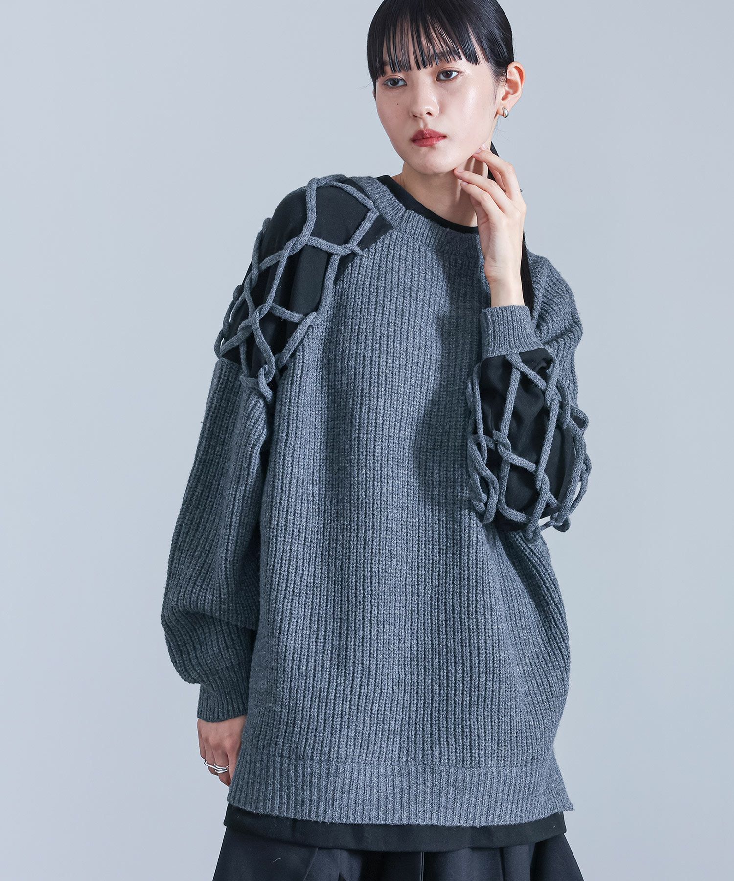 kOhAKU異素材ドッキングクロスデザインニット』